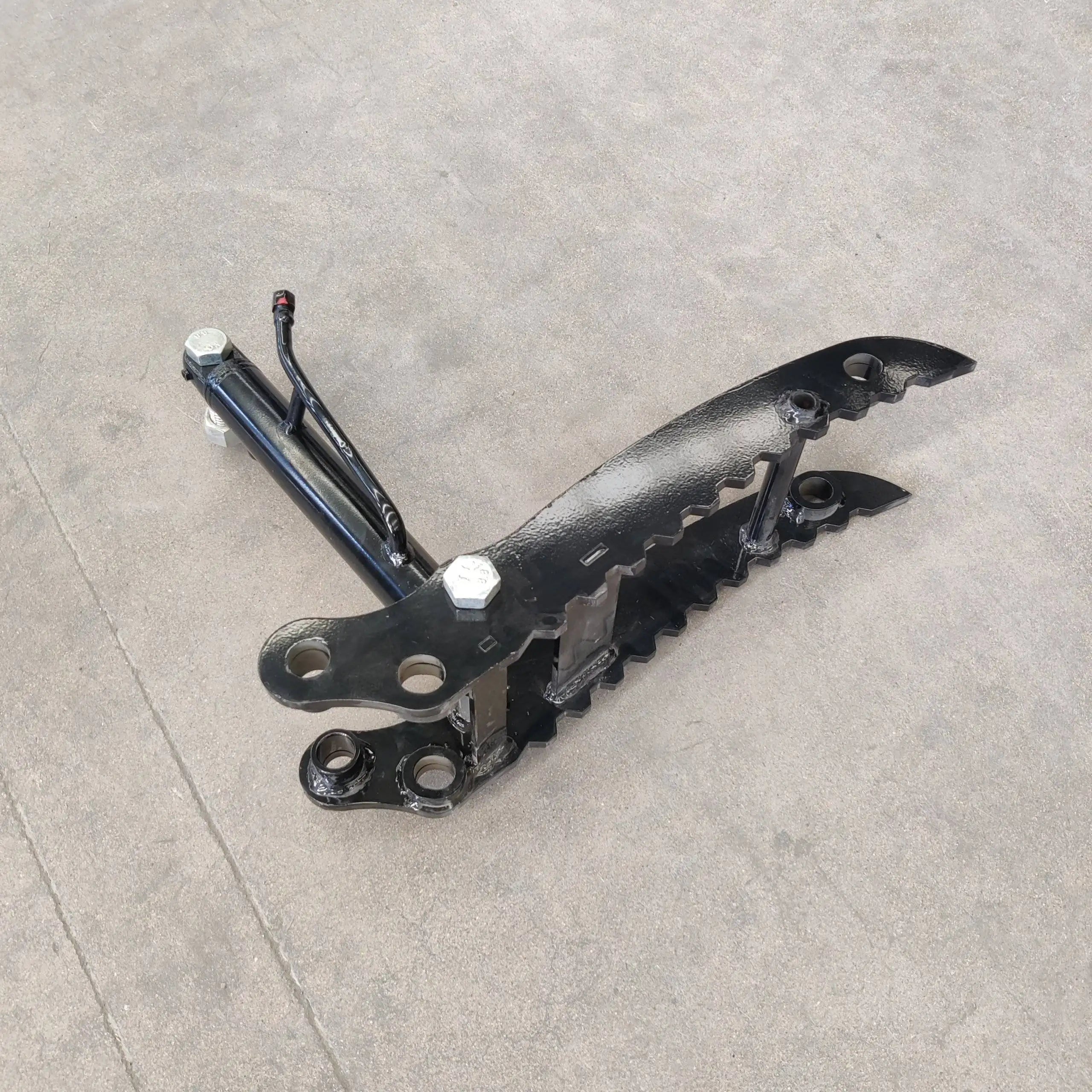 Budget Style Hydraulic Thumb Clip Attachment for Mini Excavators Digger Track Crawler