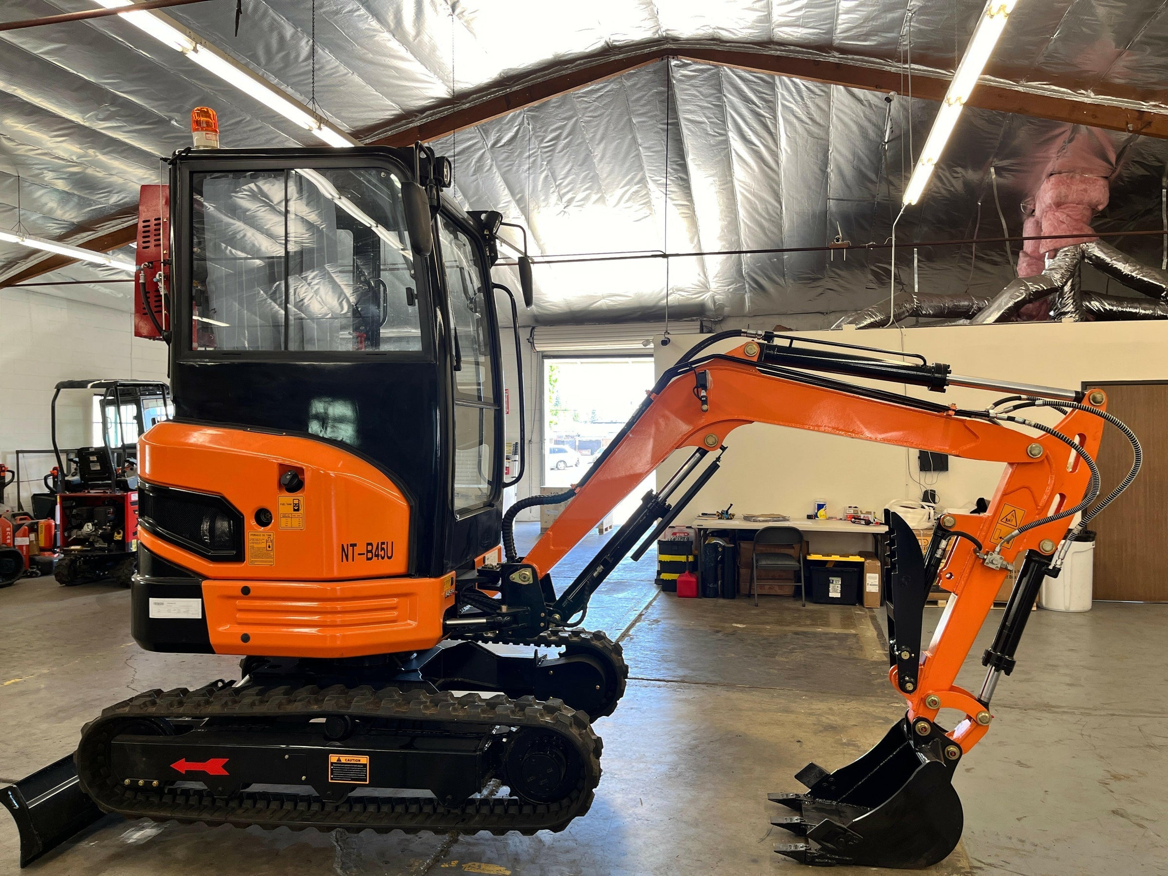 3 Ton, Yanmar Diesel Engine Mini Excavator w/ Swing Boom & Hydraulic Thumb | AGT-NTB45U | Pick up only or Arrange Shipping!