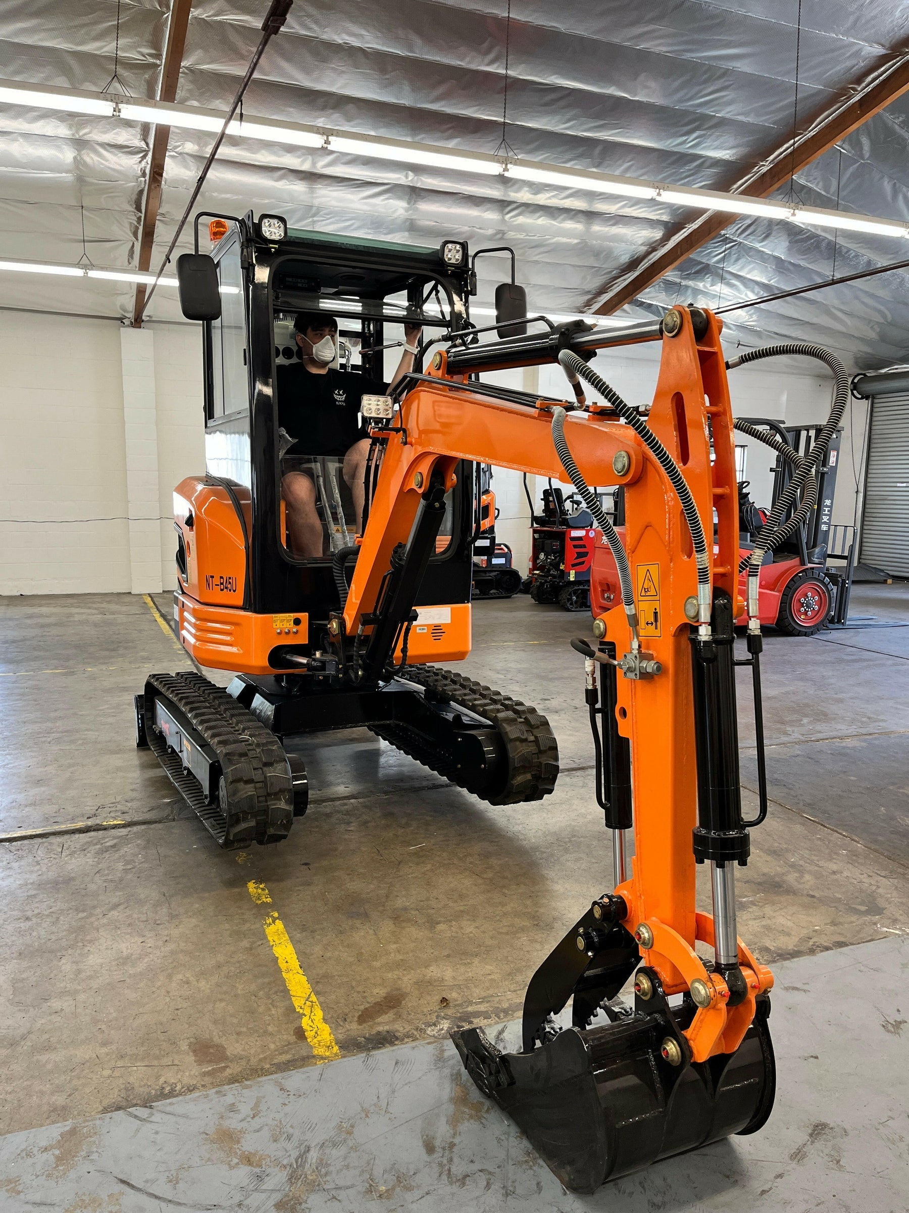 3 Ton, Yanmar Diesel Engine Mini Excavator w/ Swing Boom & Hydraulic Thumb | AGT-NTB45U | Pick up only or Arrange Shipping!