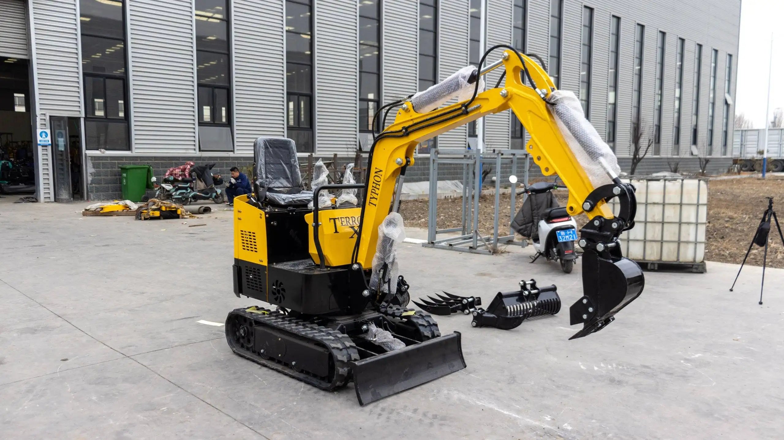 200mm Narrow Bucket Attachment for TYPHON Mini Excavators USA