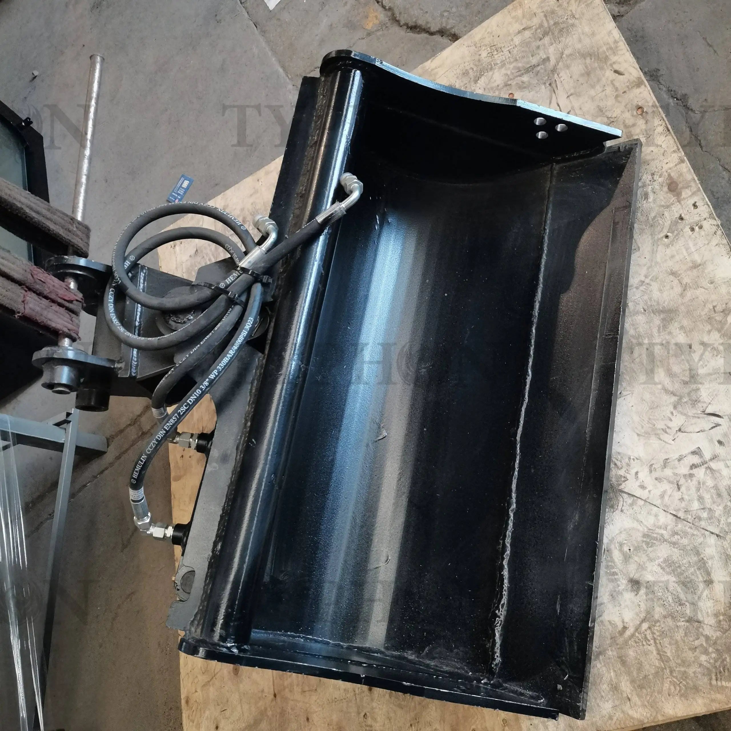2.5 Ton Excavator Attachment Hydraulic Tilt Bucket 800mm Tilting Bucket 31 inch